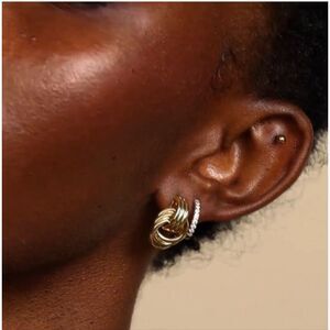 Chunky gold spiraled earrings 80s disc maze